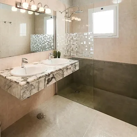 Maribel Pocillos Villa *